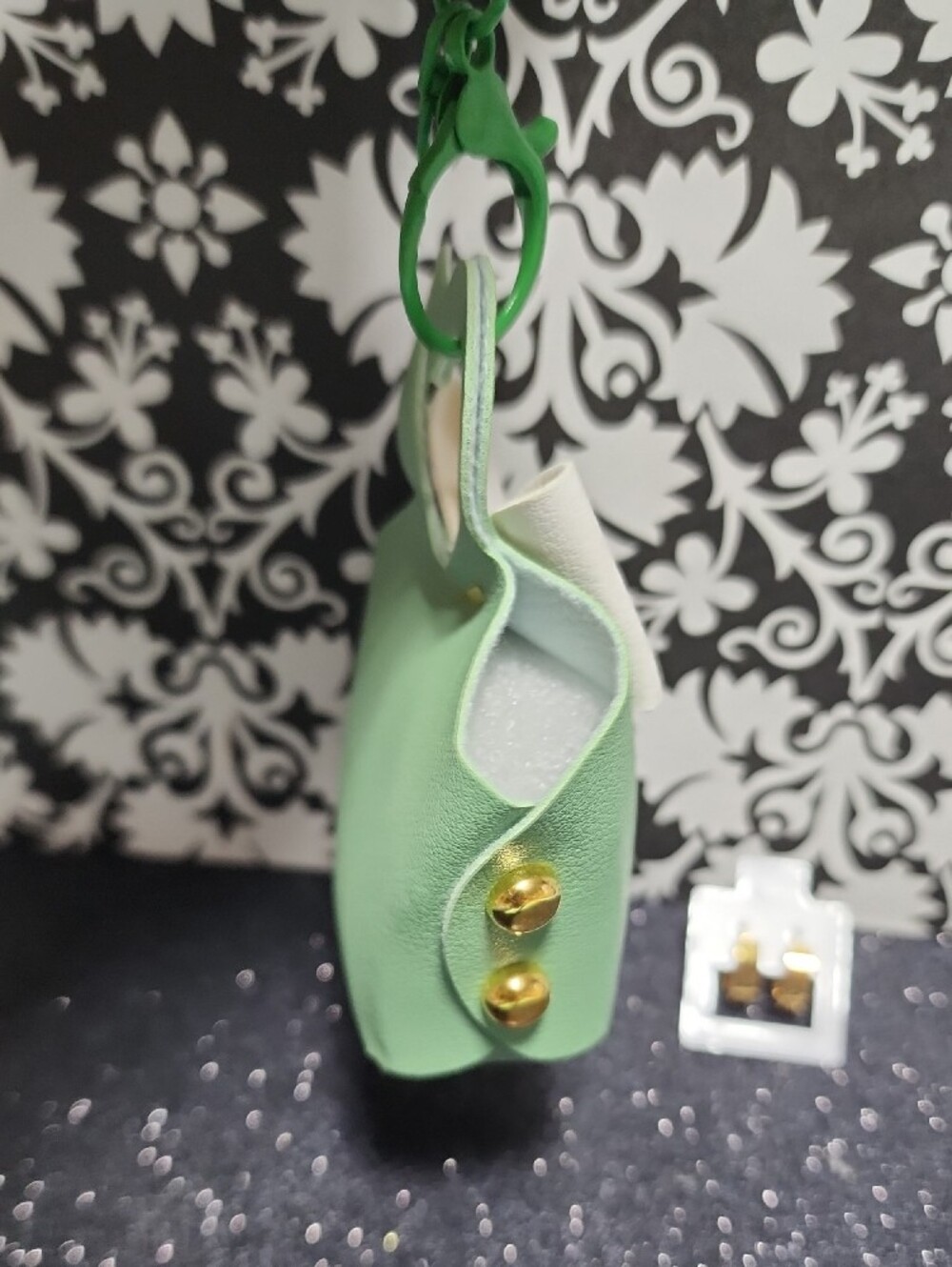 Mint Green Heart-Handle Women’s Handbag with White Bow - Picture 7 of 8